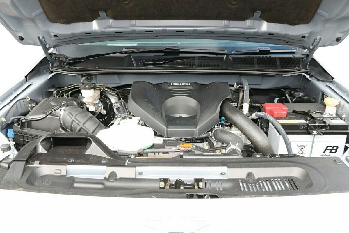 2025 Isuzu MU-X X-TERRAIN