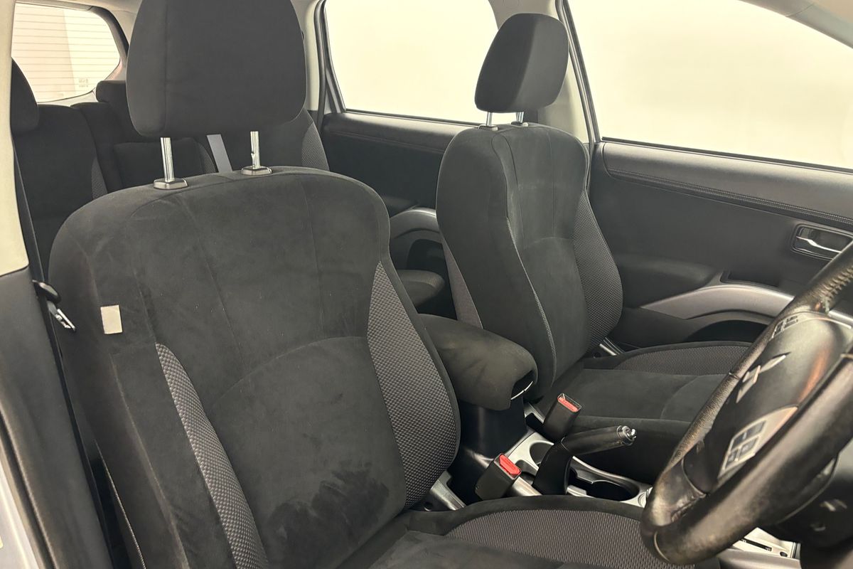 2012 Mitsubishi Outlander LS ZH