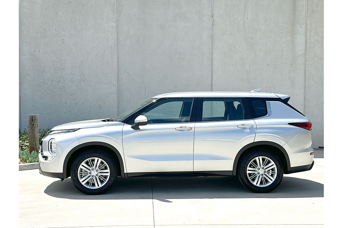 2024 Mitsubishi Outlander ES ZM