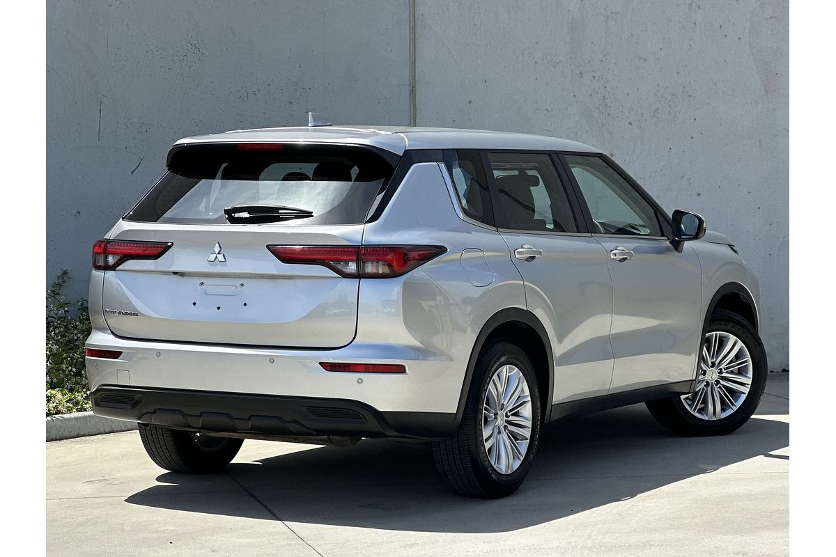 2024 Mitsubishi Outlander ES ZM