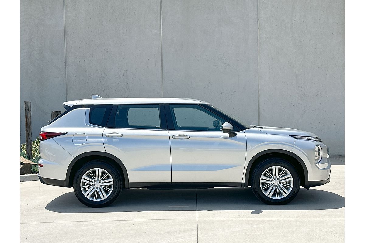 2024 Mitsubishi Outlander ES ZM