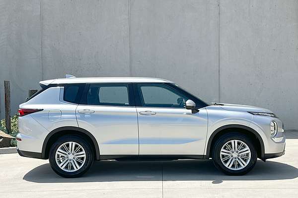 2024 Mitsubishi Outlander ES ZM