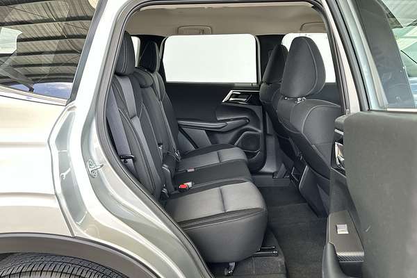 2024 Mitsubishi Outlander ES ZM