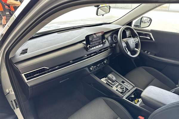 2024 Mitsubishi Outlander ES ZM