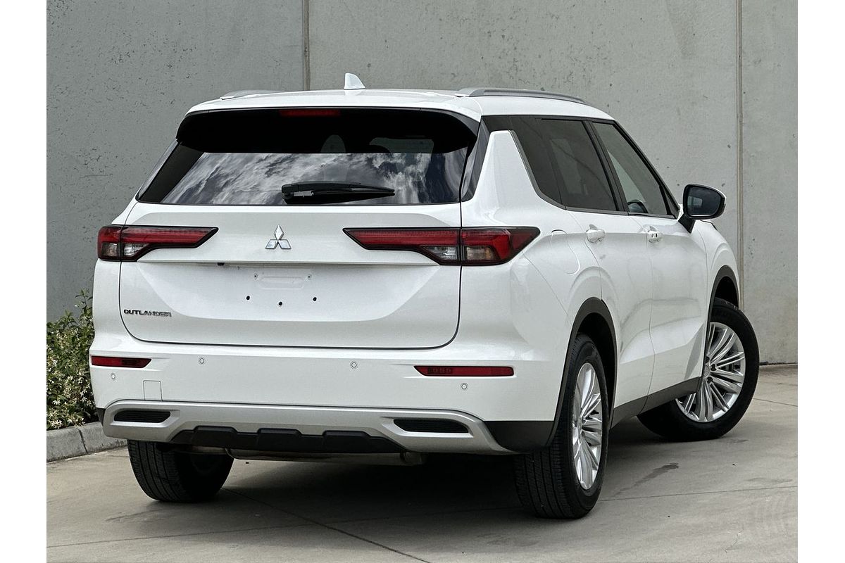 2023 Mitsubishi Outlander LS ZM