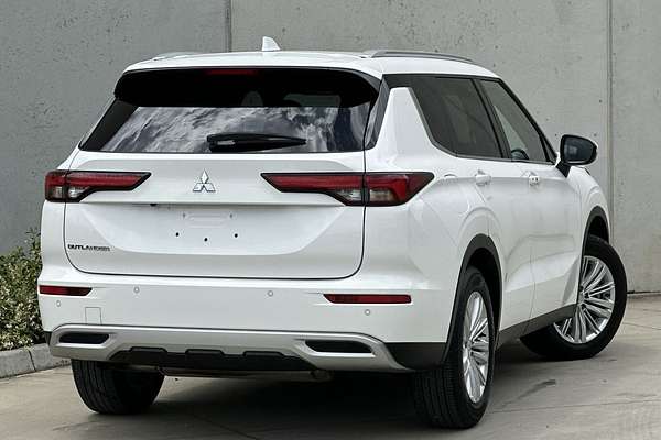 2023 Mitsubishi Outlander LS ZM