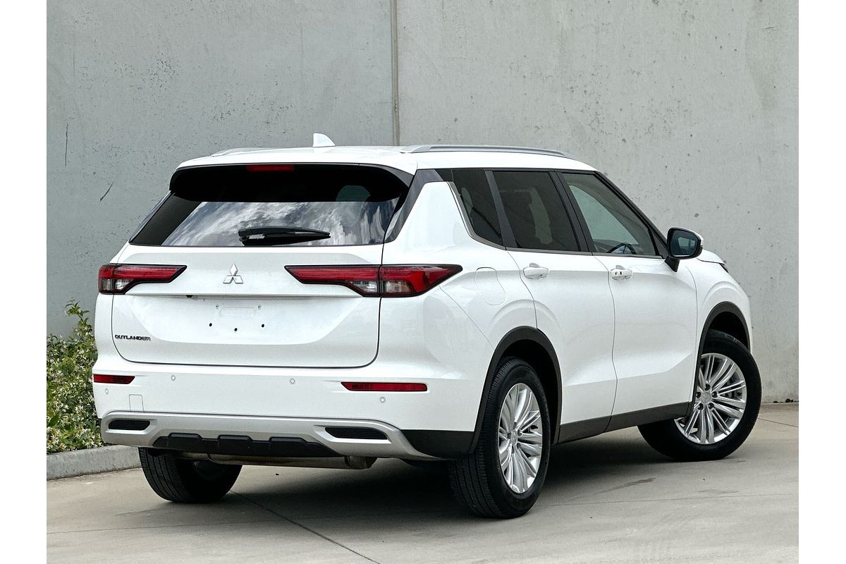 2023 Mitsubishi Outlander LS ZM