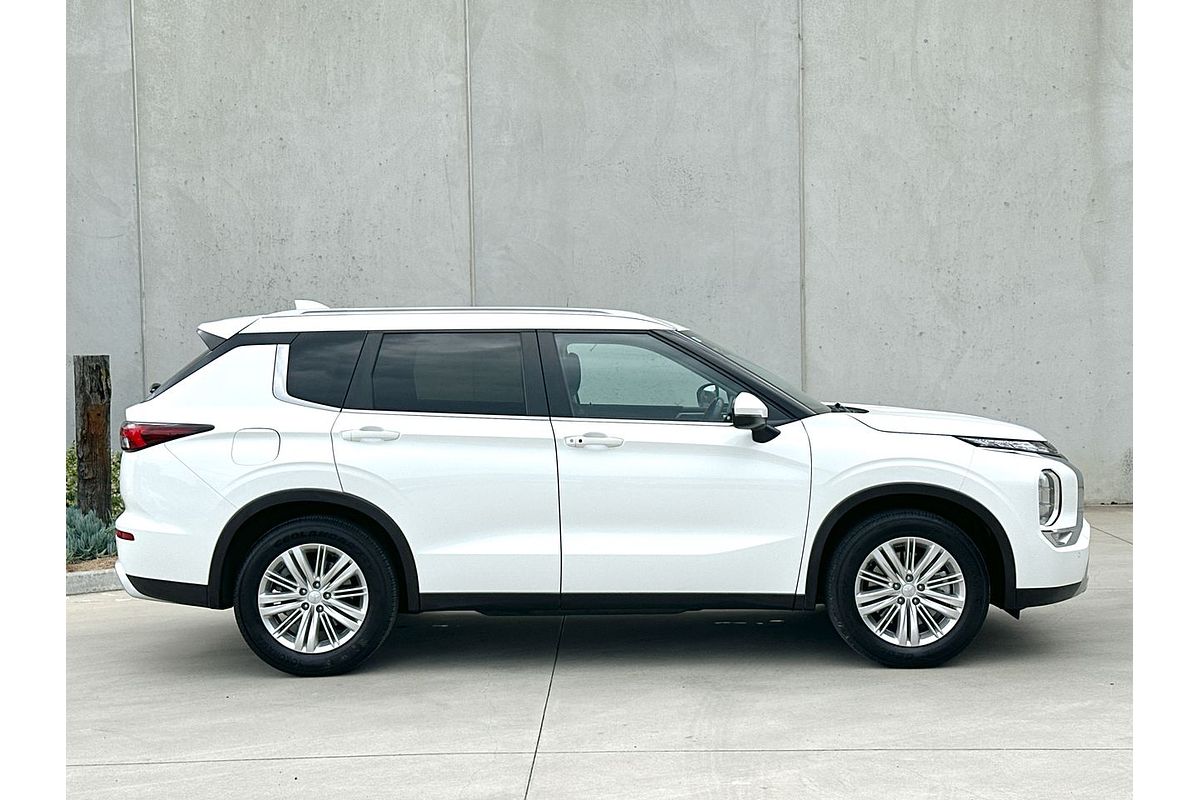 2023 Mitsubishi Outlander LS ZM