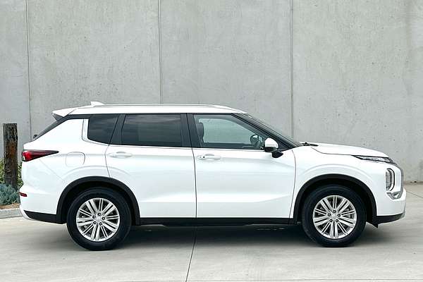 2023 Mitsubishi Outlander LS ZM