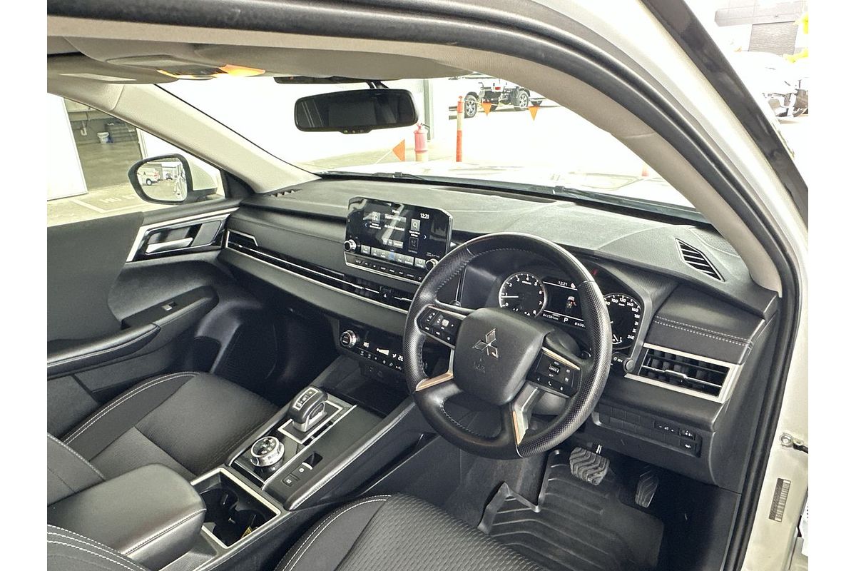 2023 Mitsubishi Outlander LS ZM