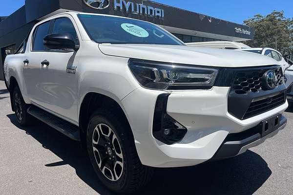 2024 Toyota Hilux SR5 48V GUN126R 4X4