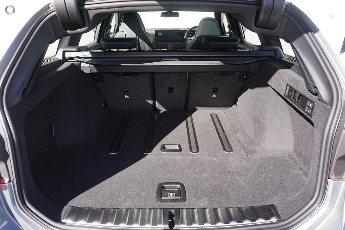 2025 BMW 3 Series 330i M Sport G21 LCI II