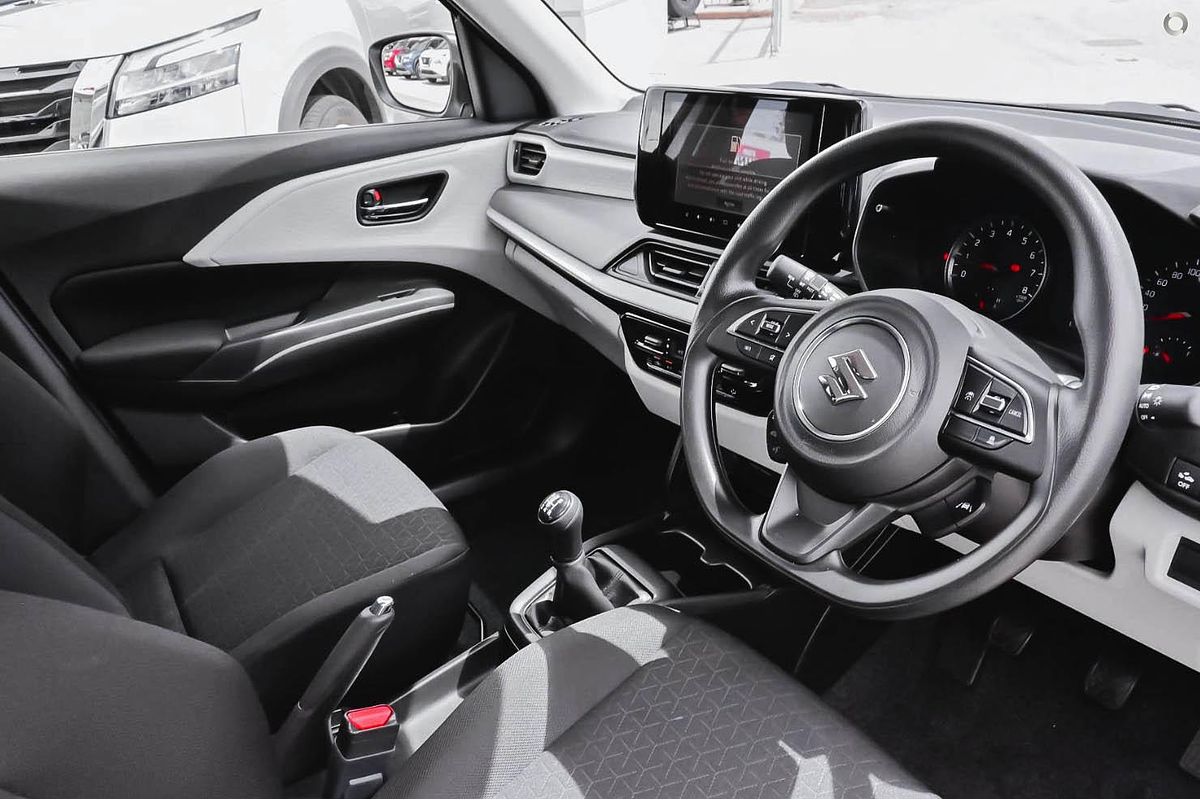 2025 Suzuki Swift Hybrid UZ