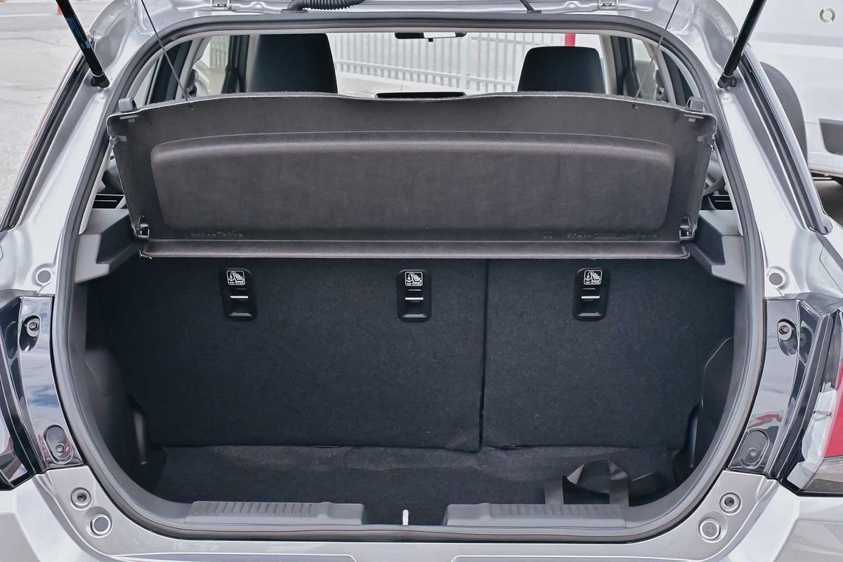 2025 Suzuki Swift Hybrid UZ