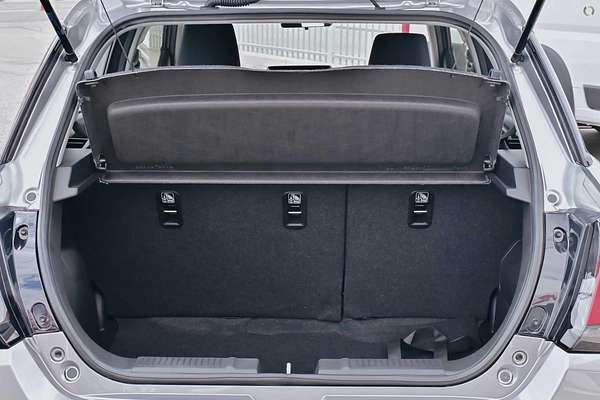 2025 Suzuki Swift Hybrid UZ