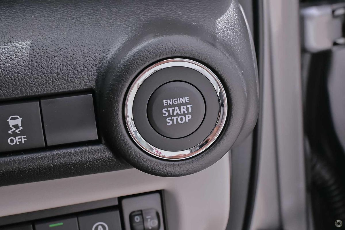 2025 Suzuki Swift Hybrid UZ