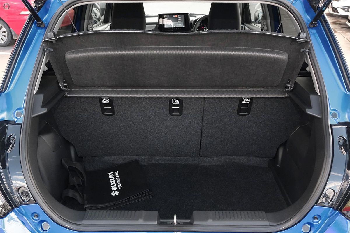 2025 Suzuki Swift Hybrid GLX UZ