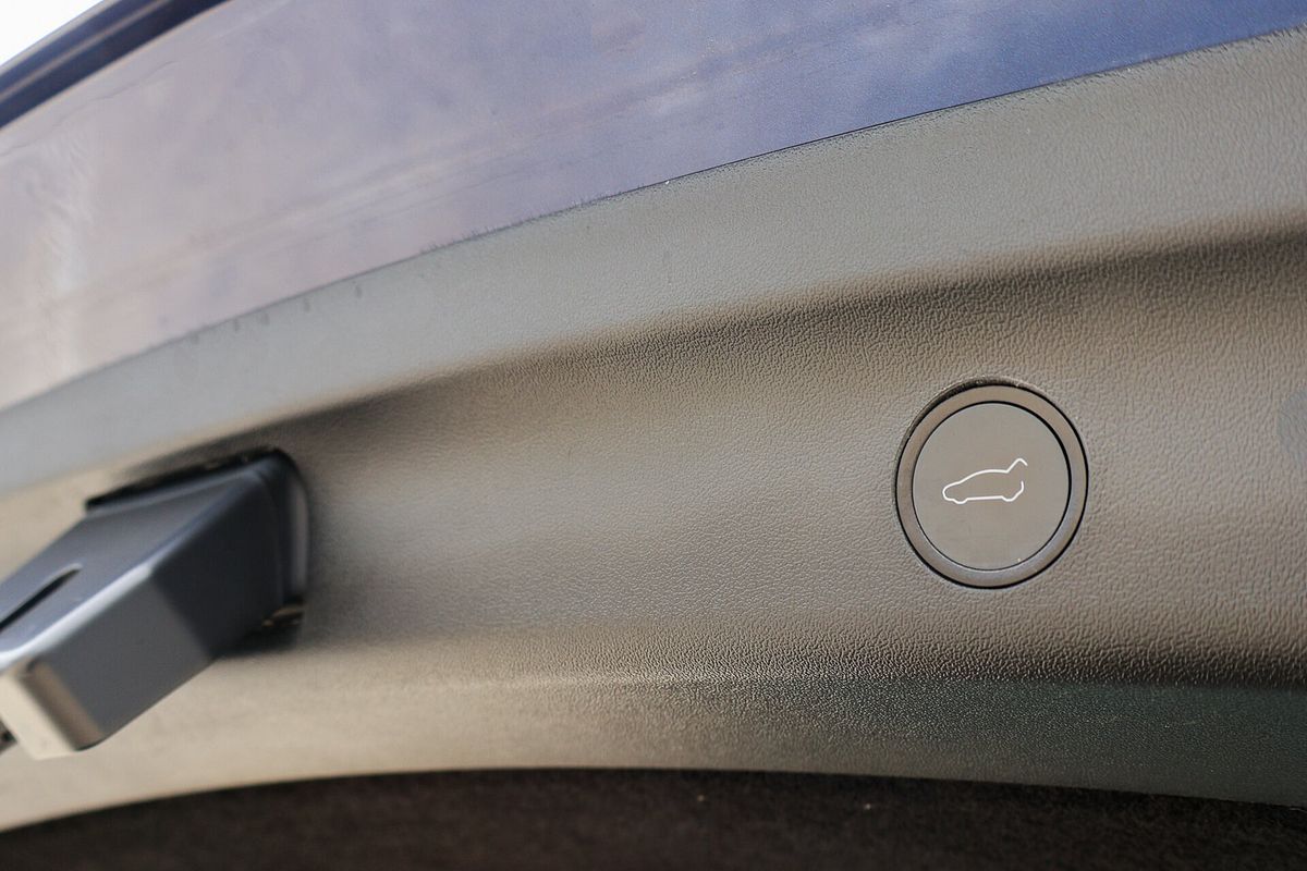 2023 Tesla Model Y Rear-Wheel Drive