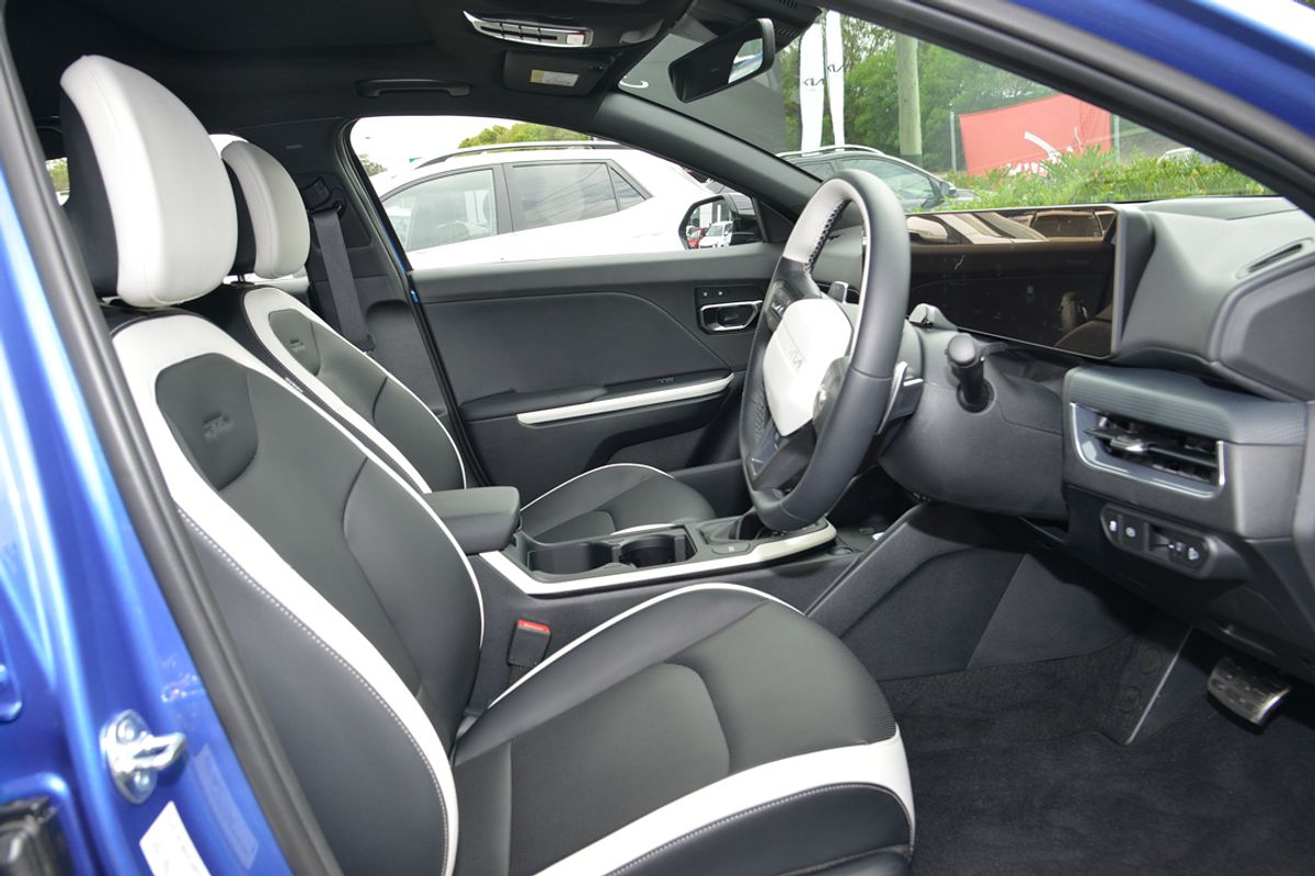 2025 Kia K4 GT-Line CL4m