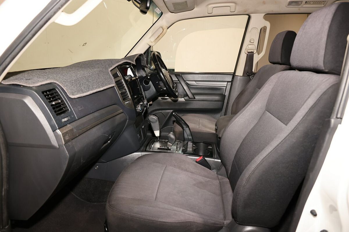 2016 Mitsubishi Pajero GLX NX