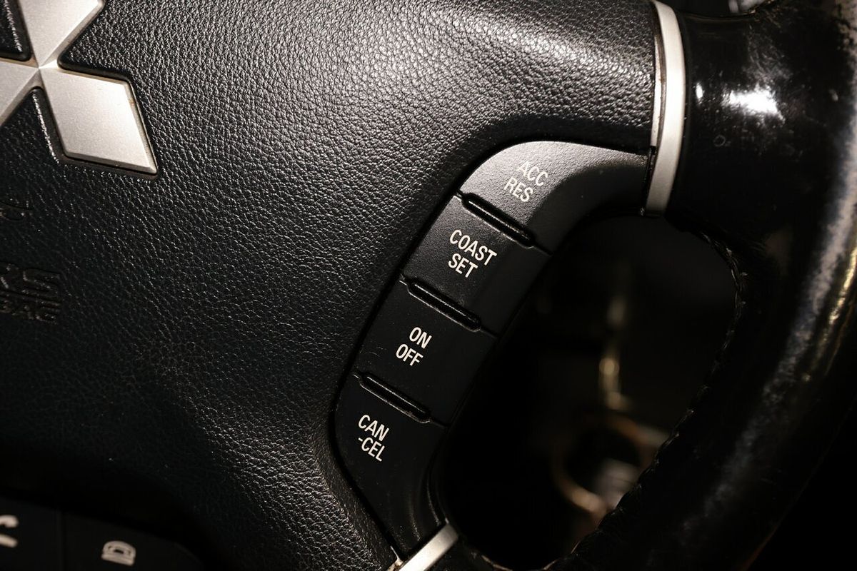 2016 Mitsubishi Pajero GLX NX