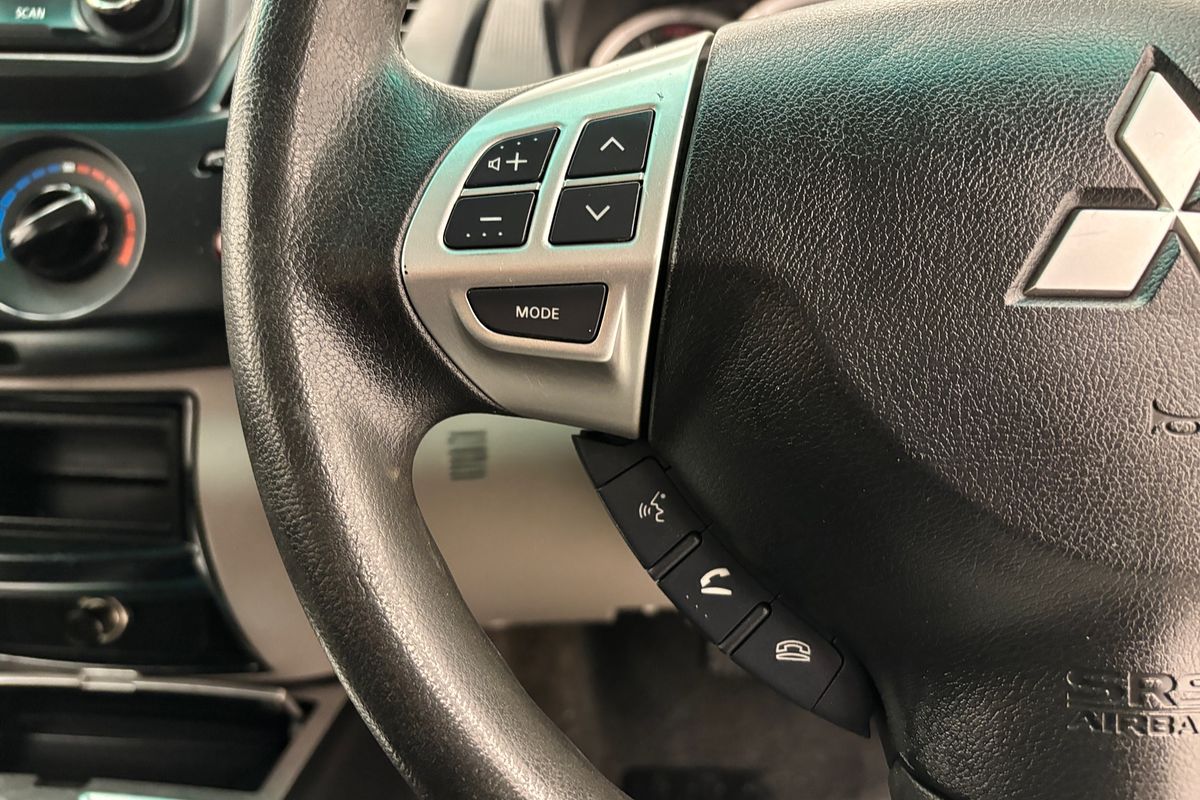 2015 Mitsubishi Triton GLX MN 4X4