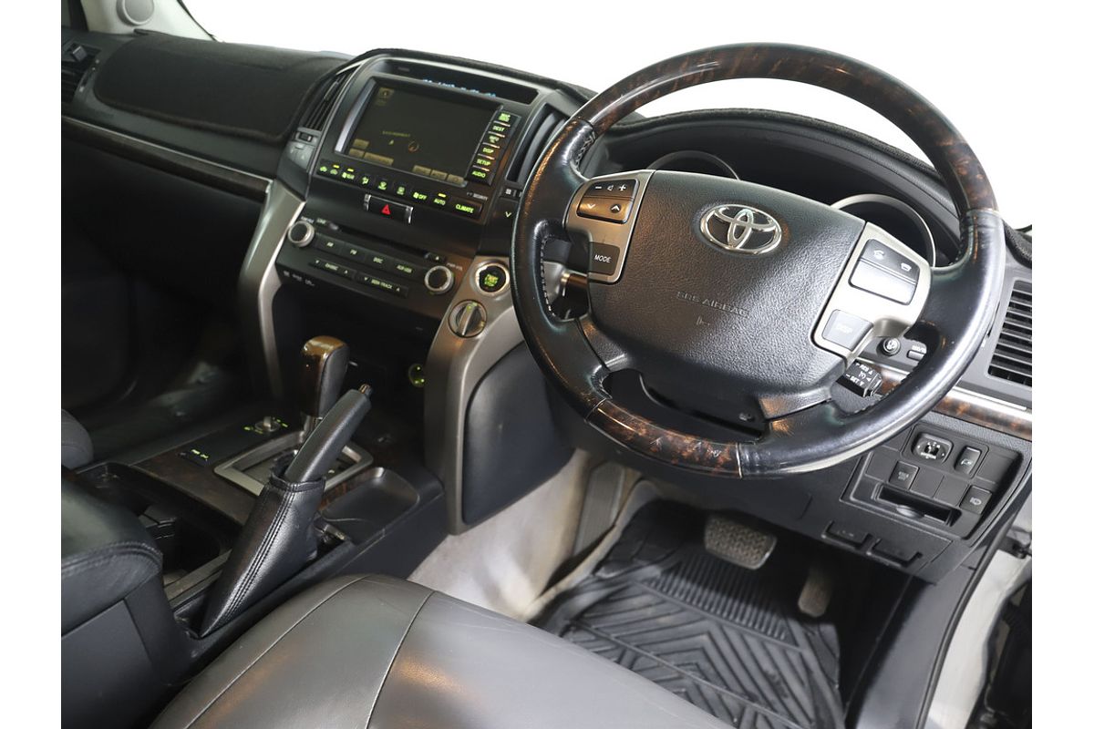 2010 Toyota Landcruiser Sahara UZJ200R