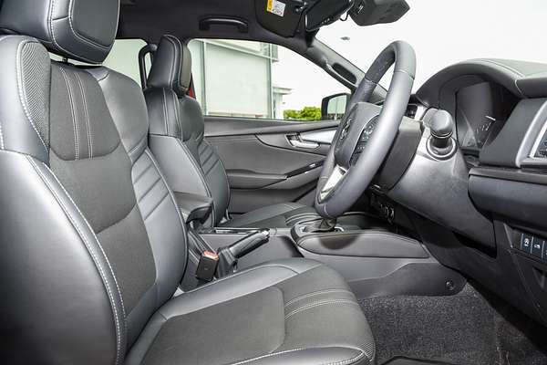 2025 Mazda BT-50 GT TF thumb-9