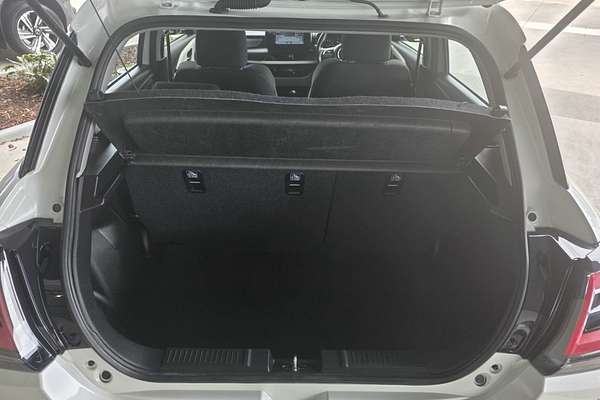 2024 Suzuki Swift Hybrid UZ