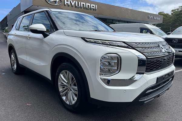 2023 Mitsubishi Outlander ES ZM