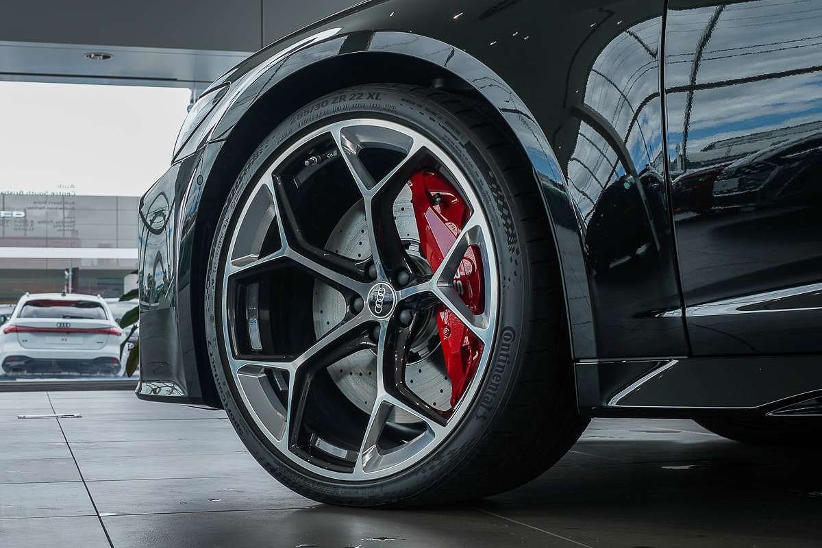 2024 Audi RS6 Performance C8