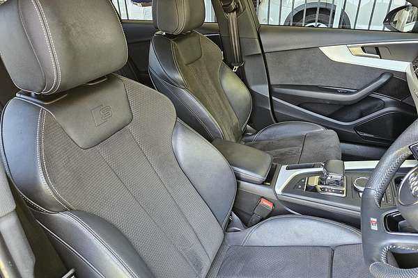 2019 Audi A4 45 TFSI S line B9