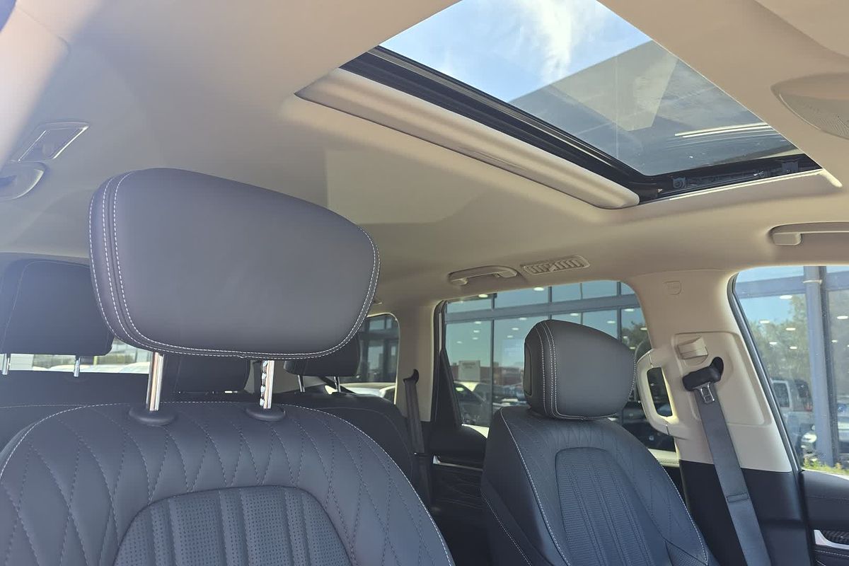 2025 LDV D90 Executive SV9A