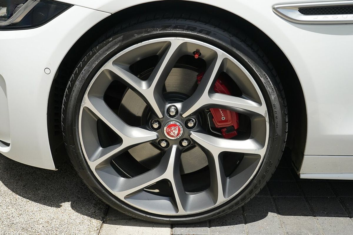 2019 Jaguar XE P300 R-Dynamic SE X760