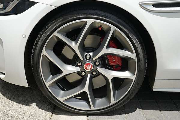 2019 Jaguar XE P300 R-Dynamic SE X760