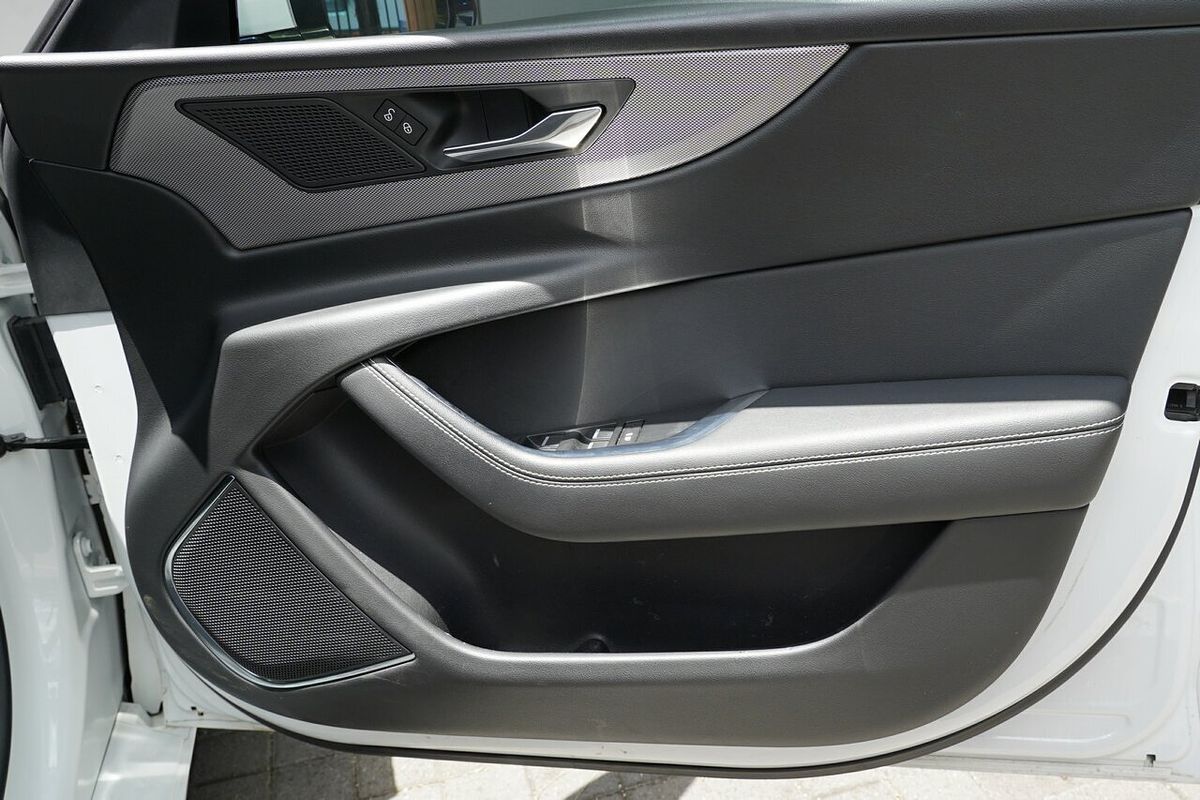 2019 Jaguar XE P300 R-Dynamic SE X760