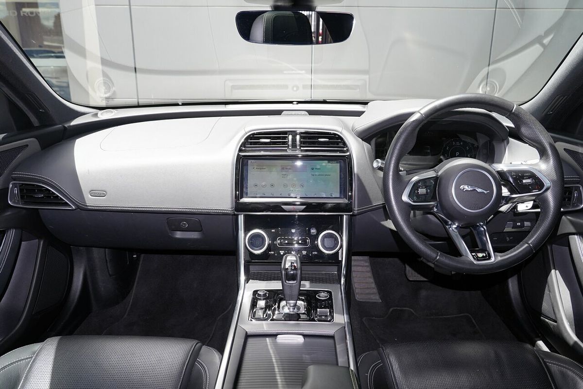 2019 Jaguar XE P300 R-Dynamic SE X760