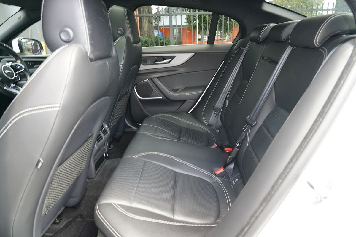 2019 Jaguar XE P300 R-Dynamic SE X760