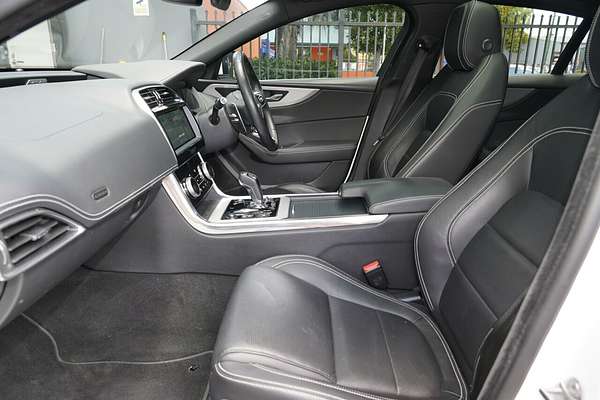 2019 Jaguar XE P300 R-Dynamic SE X760