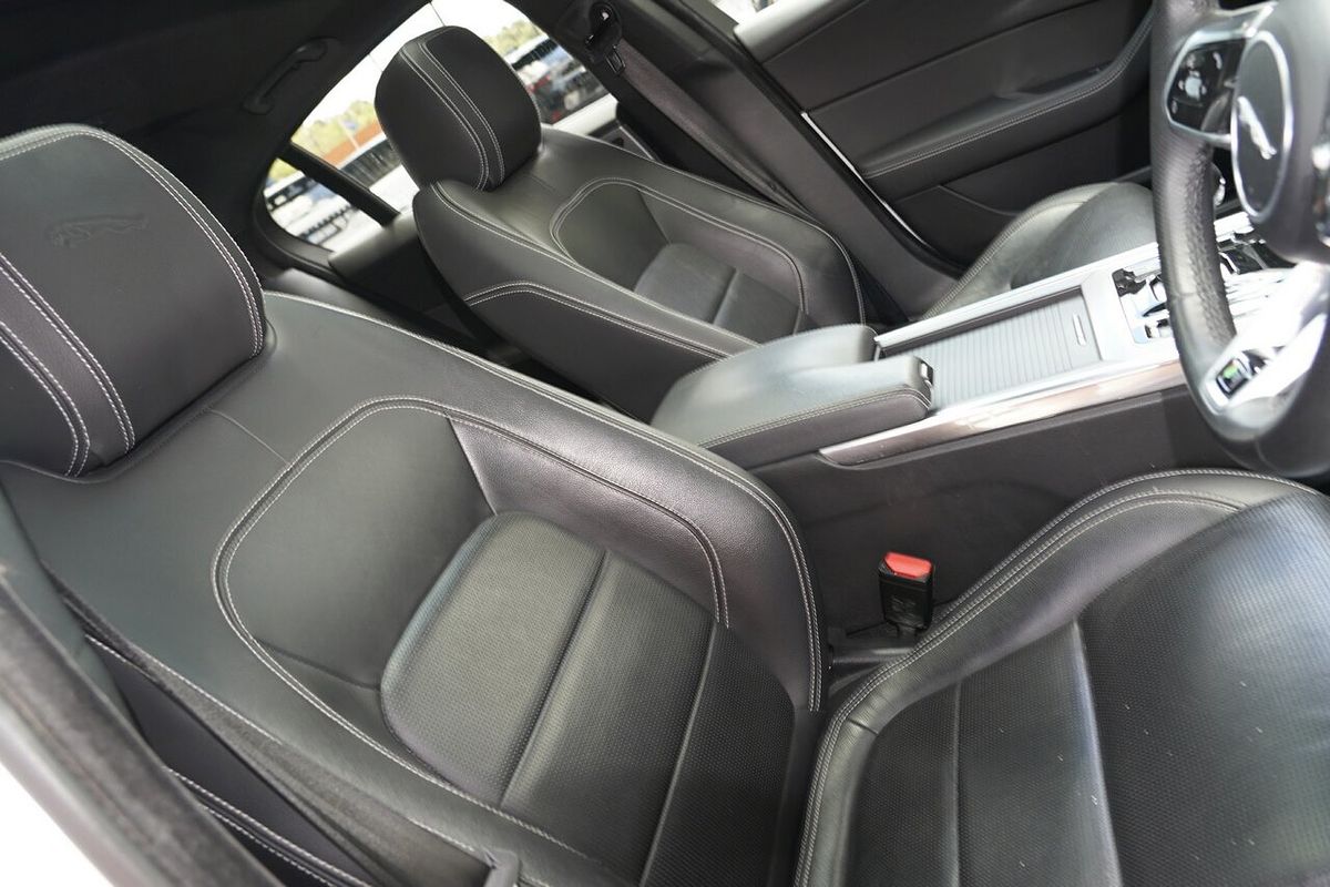 2019 Jaguar XE P300 R-Dynamic SE X760