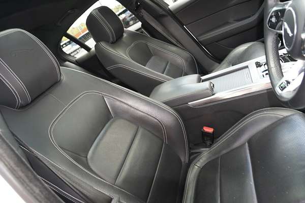 2019 Jaguar XE P300 R-Dynamic SE X760