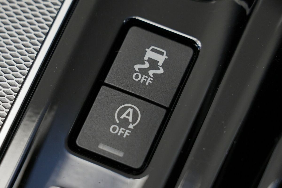 2019 Jaguar XE P300 R-Dynamic SE X760