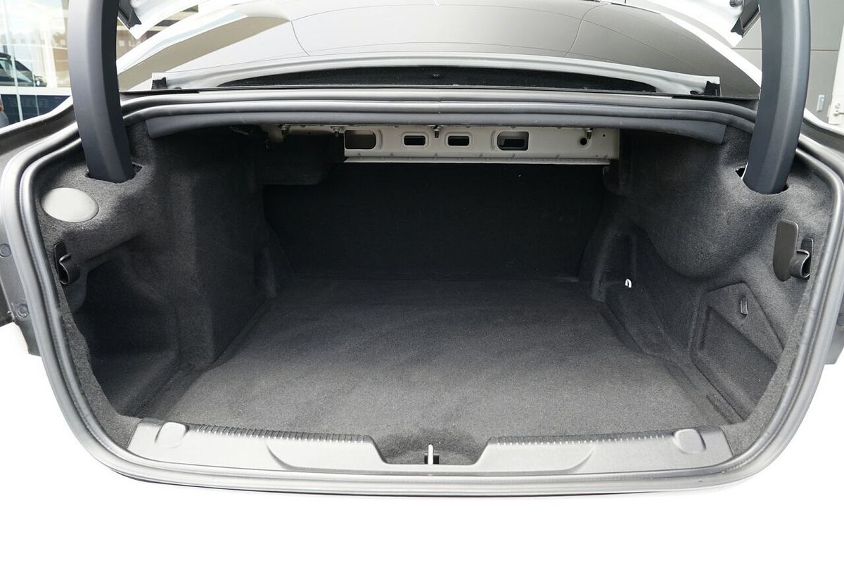 2019 Jaguar XE P300 R-Dynamic SE X760