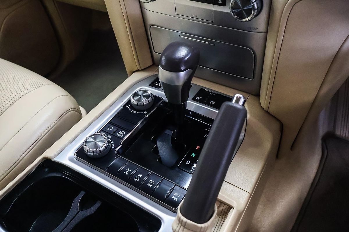 2016 Toyota Landcruiser Sahara VDJ200R