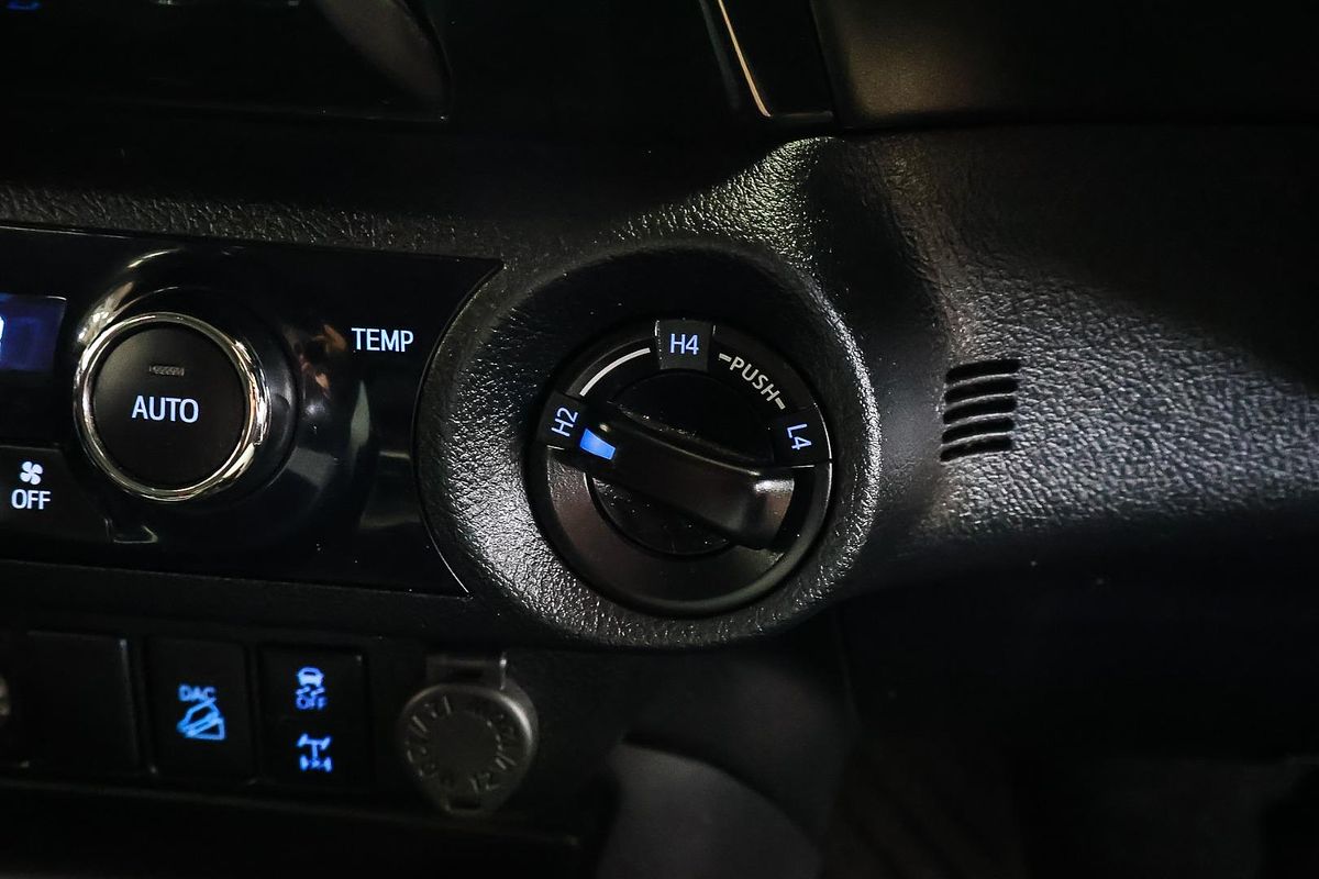 2020 Toyota Hilux SR5 GUN126R 4X4