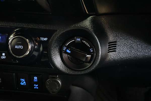 2020 Toyota Hilux SR5 GUN126R 4X4