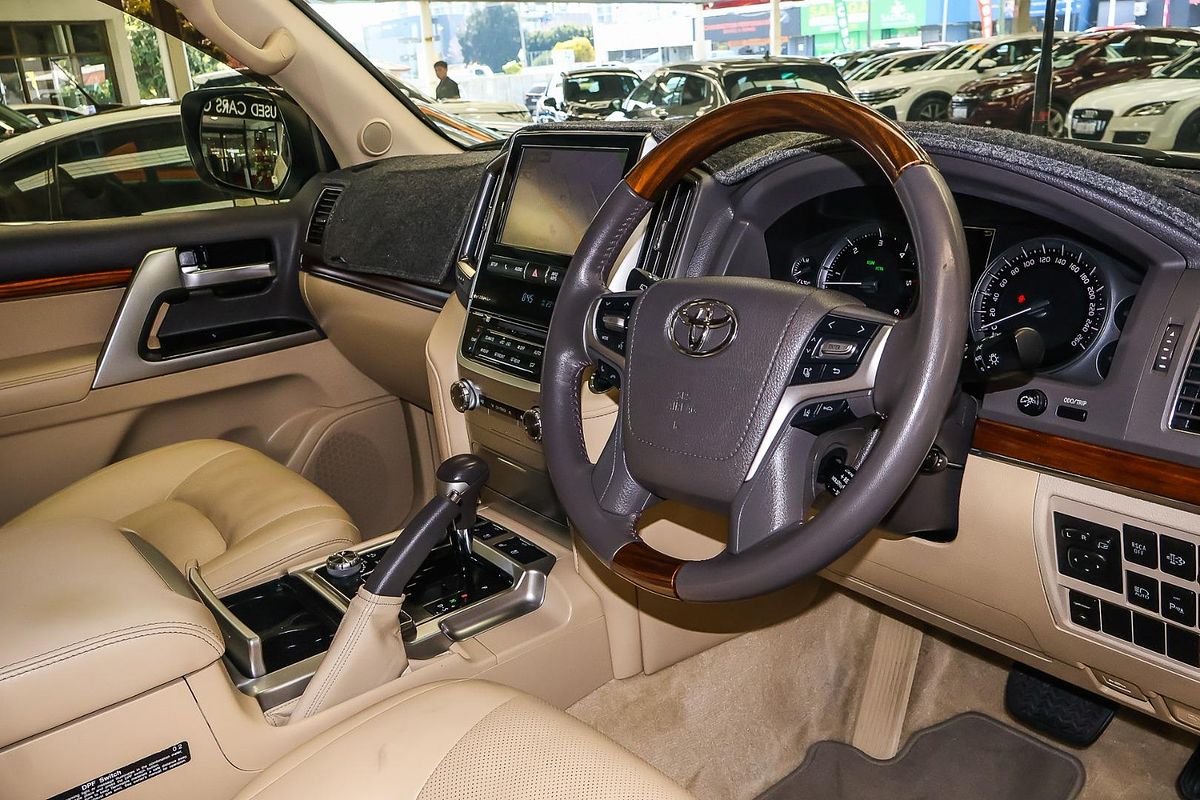 2016 Toyota Landcruiser Sahara VDJ200R