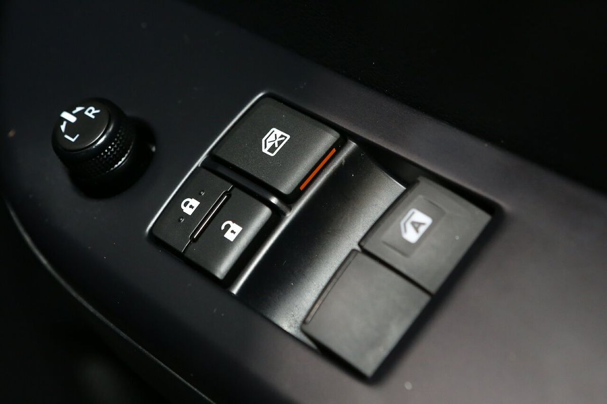 2025 Toyota Hilux SR GUN126R 4X4