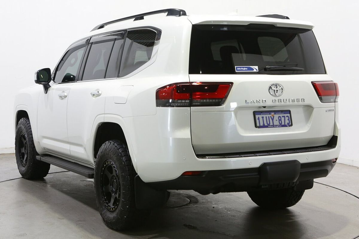 2022 Toyota Landcruiser Sahara FJA300R