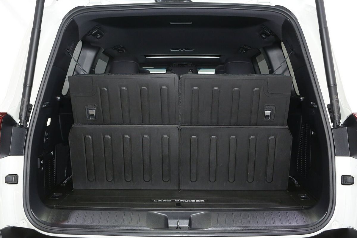 2022 Toyota Landcruiser Sahara FJA300R